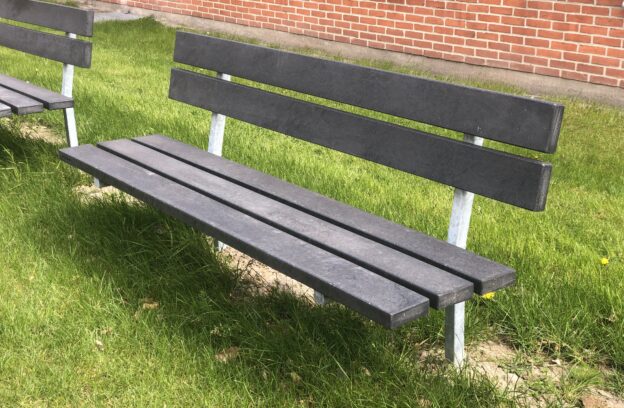 ARCO bænken med plastplanker for nedstøbning