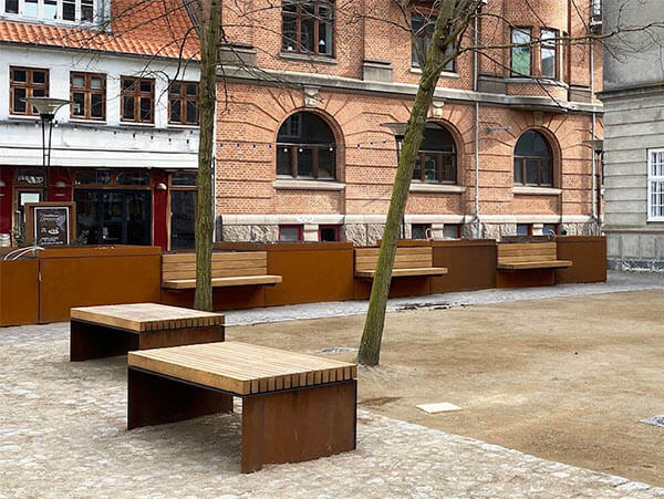fornyelse af Mathilde Fibigers Have med Corten plantekasser