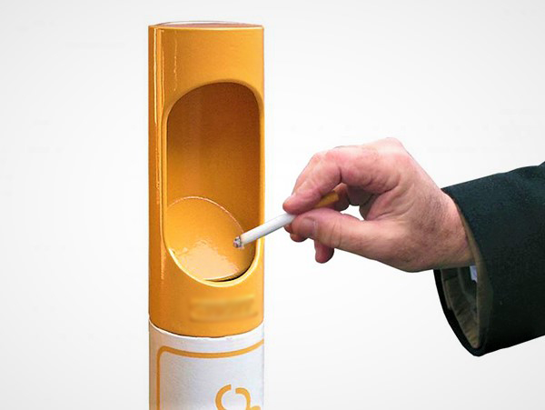 Askebægerpullerter med askebægre bekæmper cigaretskodder i byrummet på en elegant måde og skaber et renere, stilfuldt miljø.