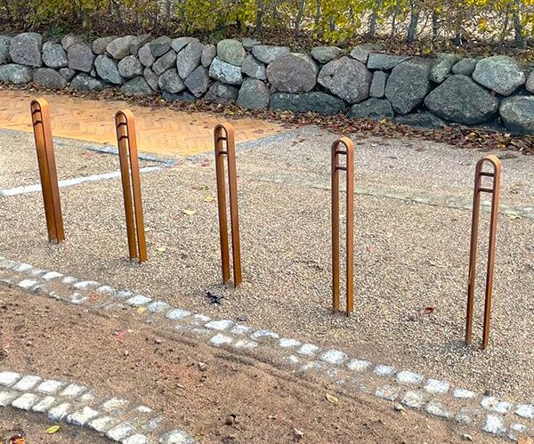 B-Steler - cykellæn i corten eller galvaniseret stål til parkering af enkle cykler