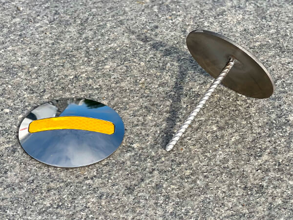 Rustfrit vejsøm (markeringssøm) med refleksbånd og rustfri spyd