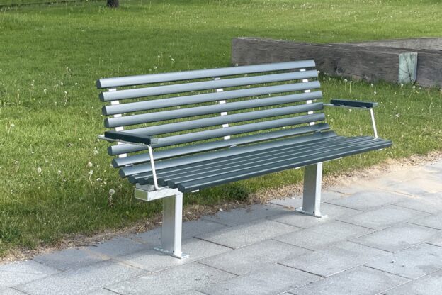 Retro bænken med plast stave i Randers