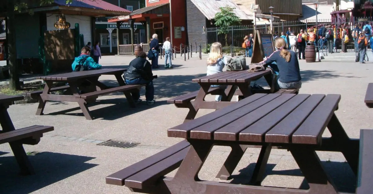 klassisk genbrugsplast bordbænkesæt med solid bordplade til by og park