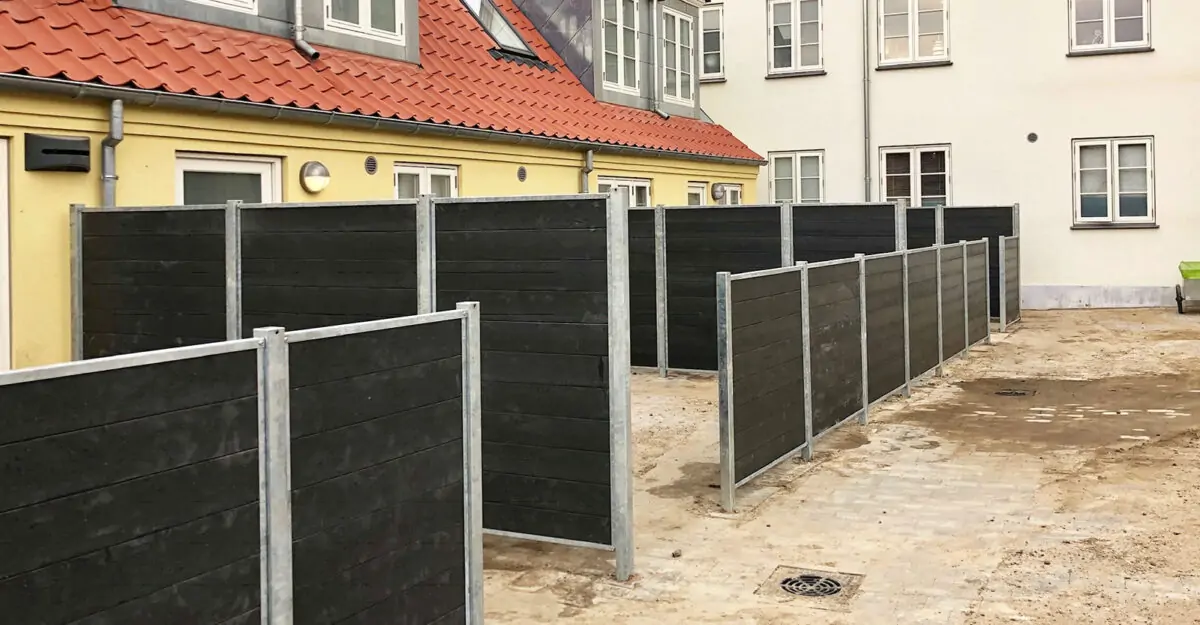 Vedligeholdelsesfrit hegn - afskærmning i genbrugsplast