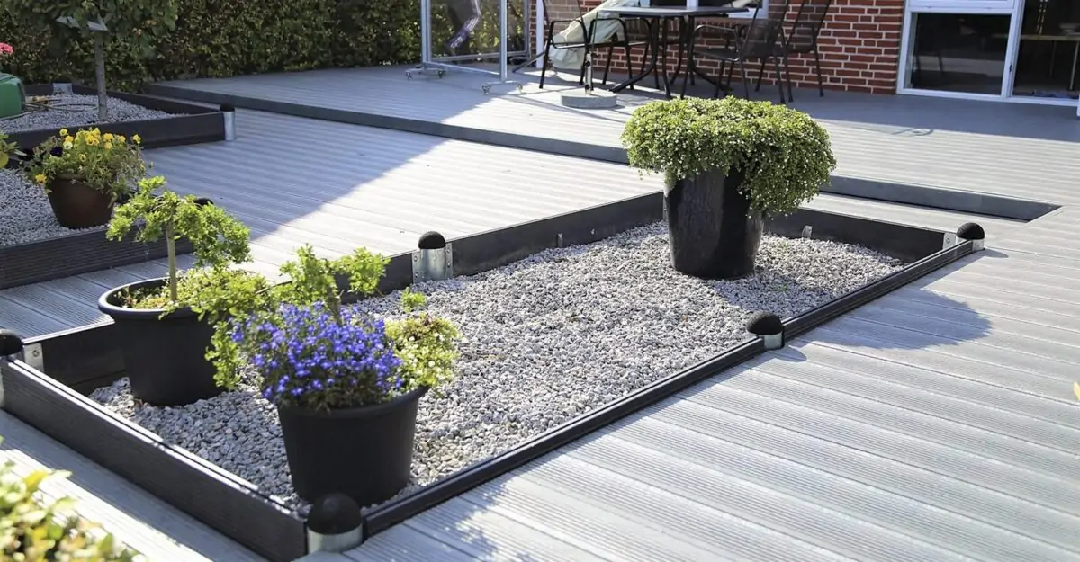 Terrassebelægning med genbrugsplast planker
