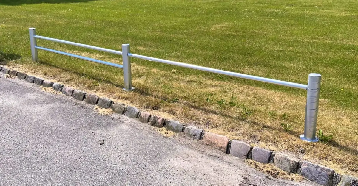 fodhegn til afgrænsning i galvaniseret stål med et eller to rør
