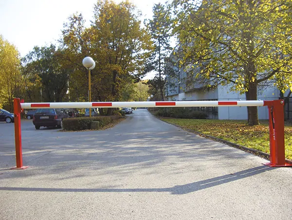 Adgangsbarriere med gasfjedre
