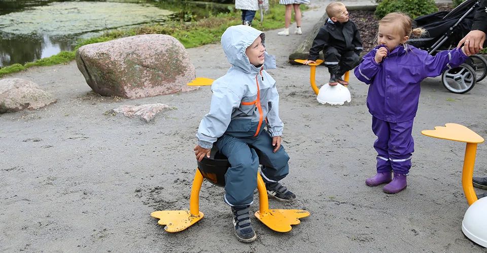 sjove taburetter, der ligner and, for både børn og voksne i Doktorparken i Randers