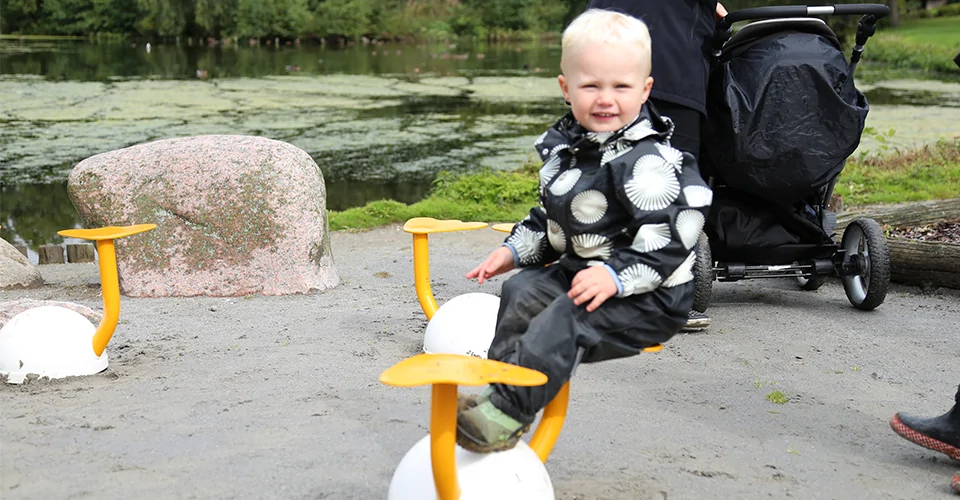 sjove taburetter, der ligner and, for både børn og voksne i Doktorparken i Randers