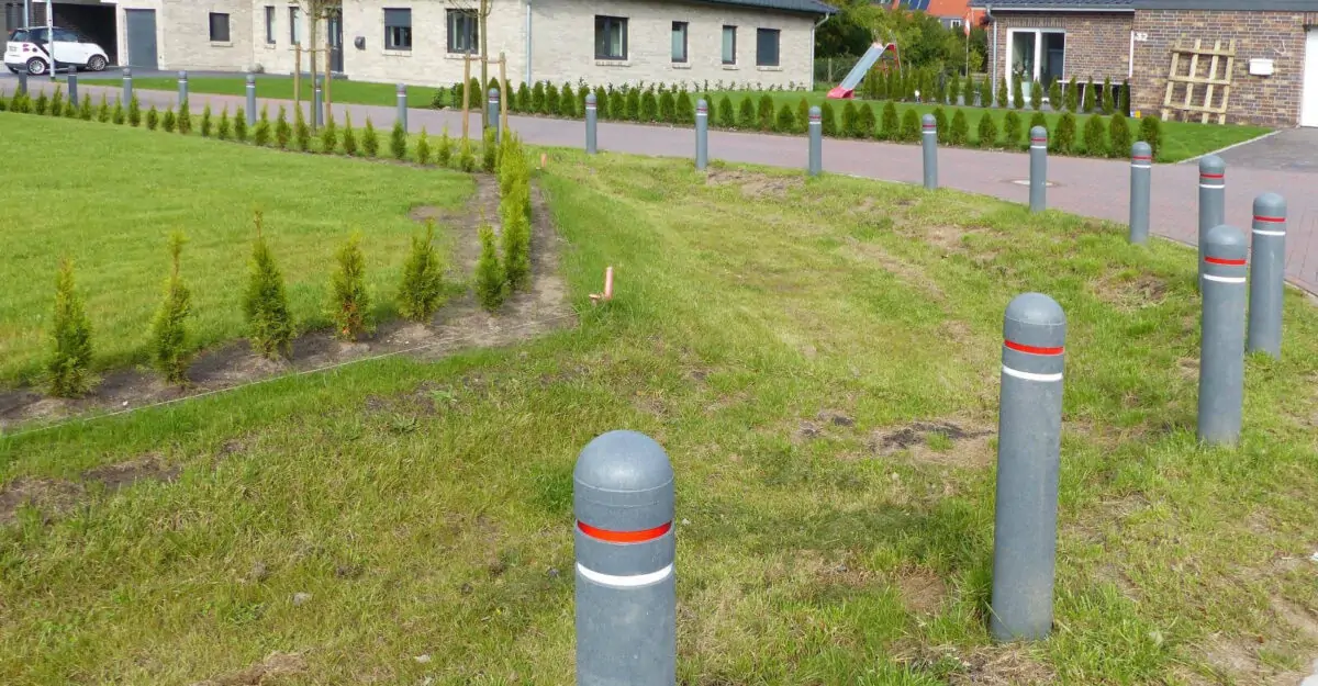 plast pullerter med kugletop til trafiksikring i byen