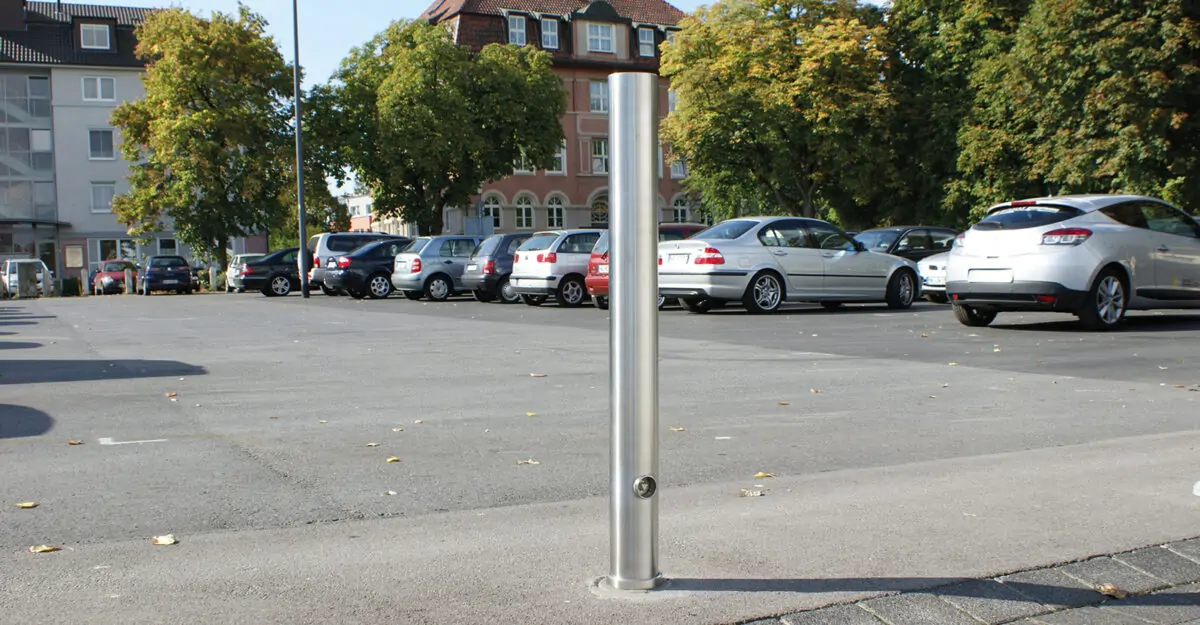 en rustfri stål pullert i byrummet