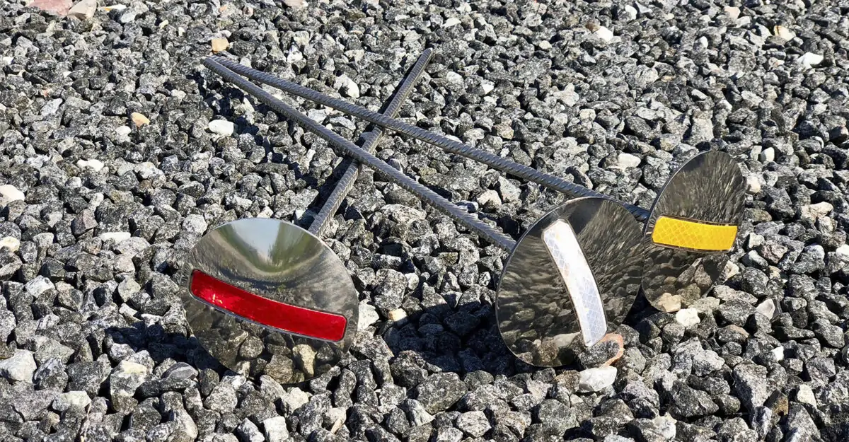 Rustfrit vejsøm (markeringssøm) med refleksbånd og rustfri spyd