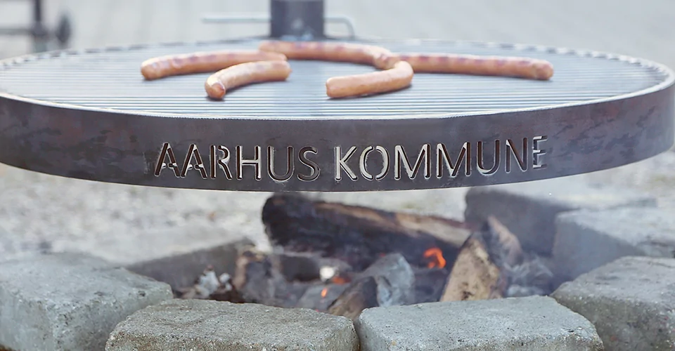 Bålgrill i meget hårdfør design til hygge i park
