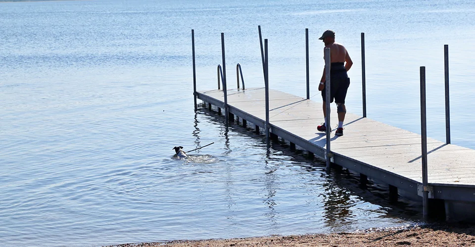 Flydende badebro - vedligholdelsesfrie genbrugsplast planker