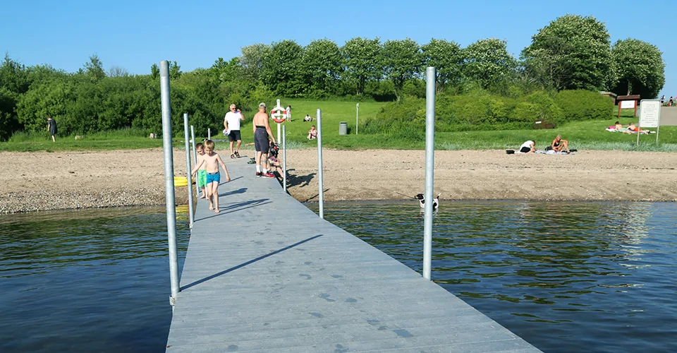 Flydende badebro - vedligholdelsesfrie genbrugsplast planker